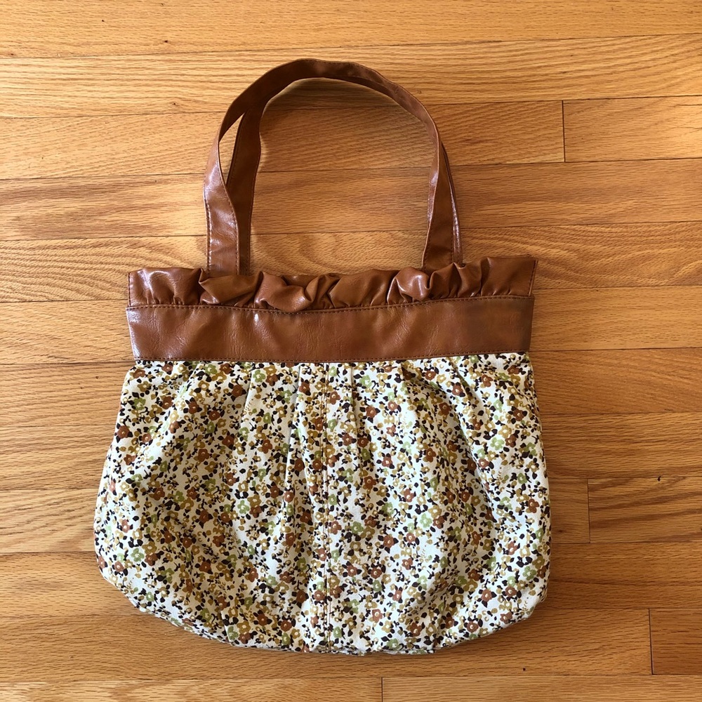 Floral Ruffle Purse - Picture 2 of 10